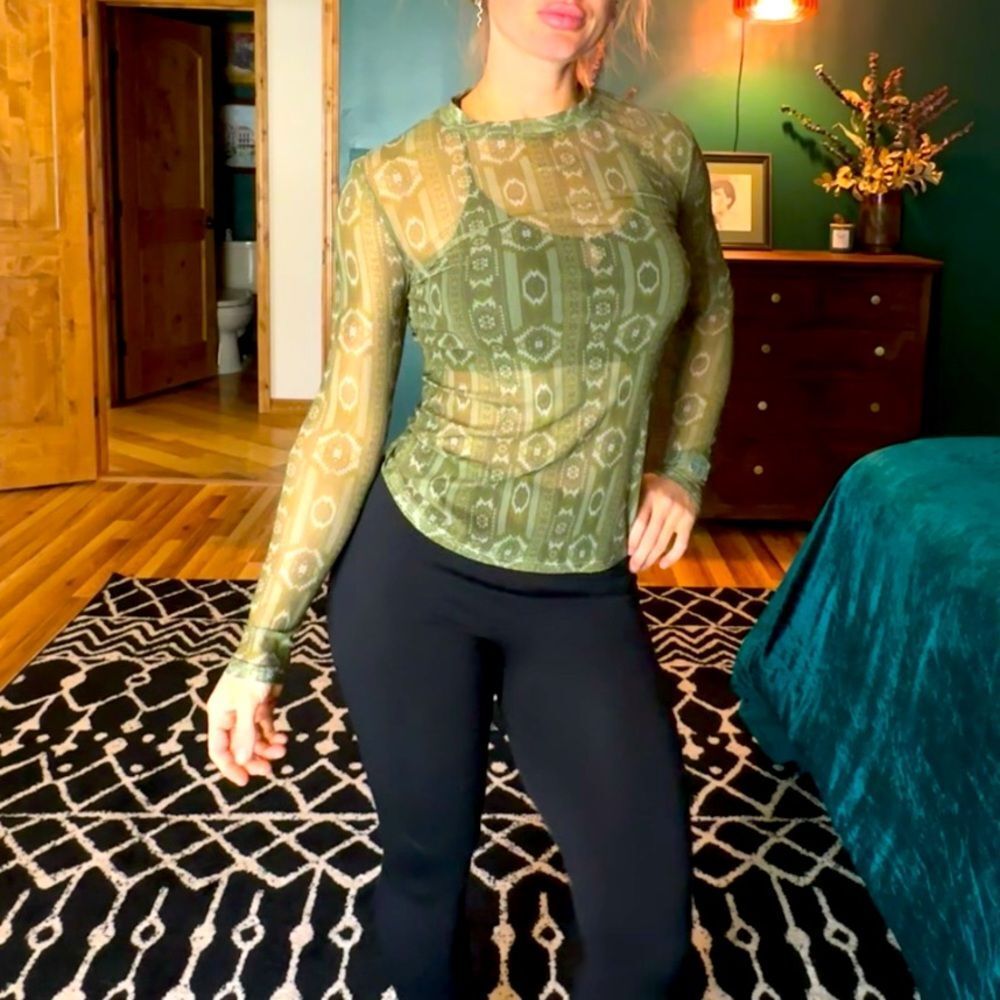 NWOT women’s sheer green long sleeve pattern top